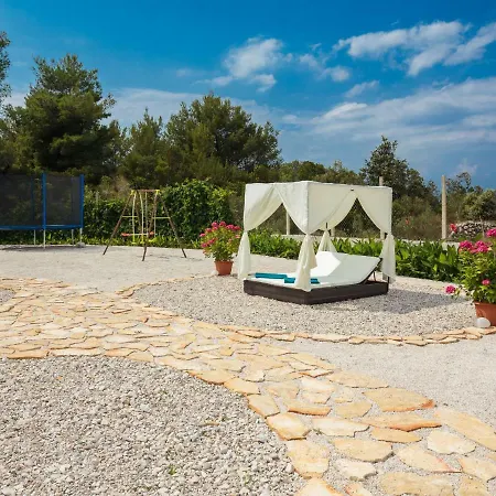 Holiday home Mutnik By Interhome
