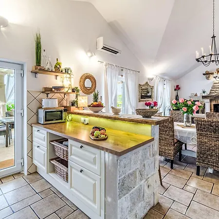 Mutnik By Interhome Feriehus Mirce