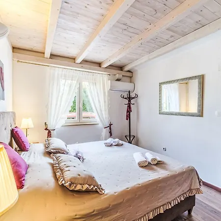 Mutnik By Interhome Mirce
