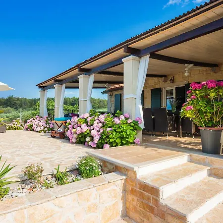Holiday home Mutnik By Interhome
