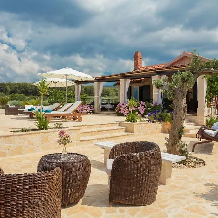 Mutnik By Interhome * Mirca (Brac)