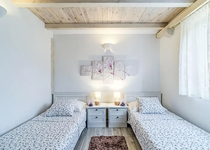 Mutnik By Interhome Mirce